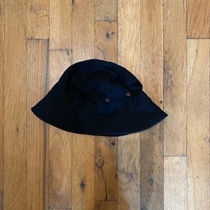 Black bucket hat